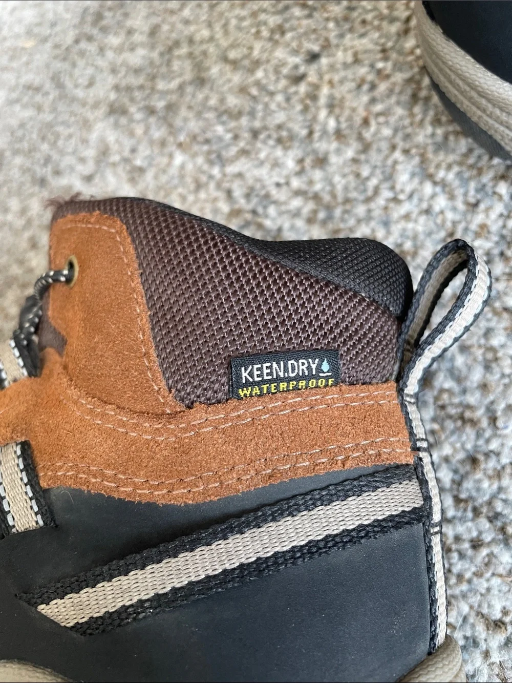 Keen Targhee IV mid hiking boots brown waterproof leather - big kids size 2